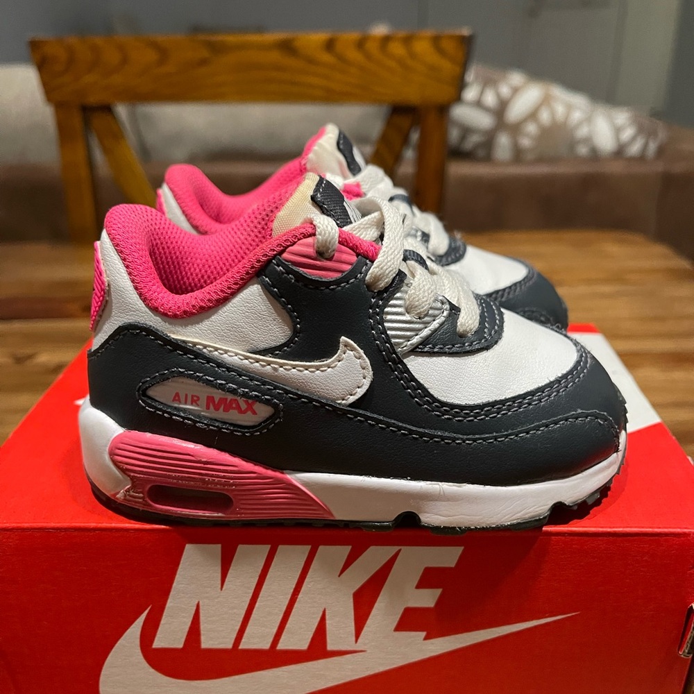 Toddler girls Nike shoes 6c
